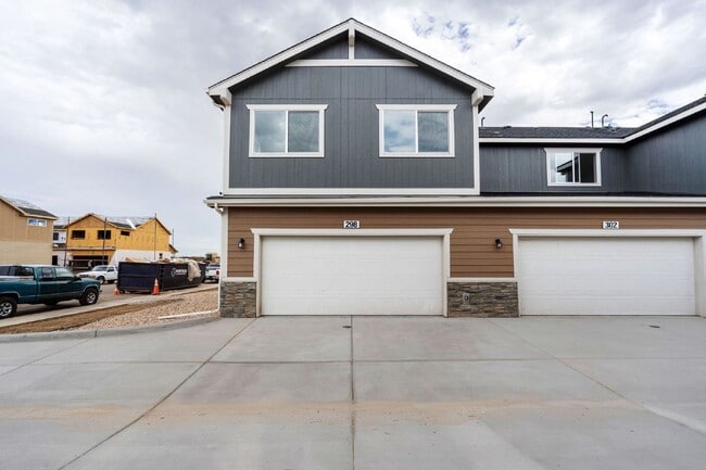 Photo - 3 bed/2.5 bath townhome w/attached 2-car garage