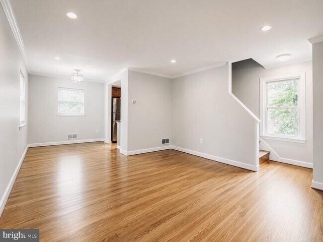 2500 Lake Ave