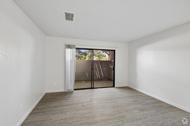 1BR, 1BA - 598SF - Living Room - Cedar Ridge Apartments