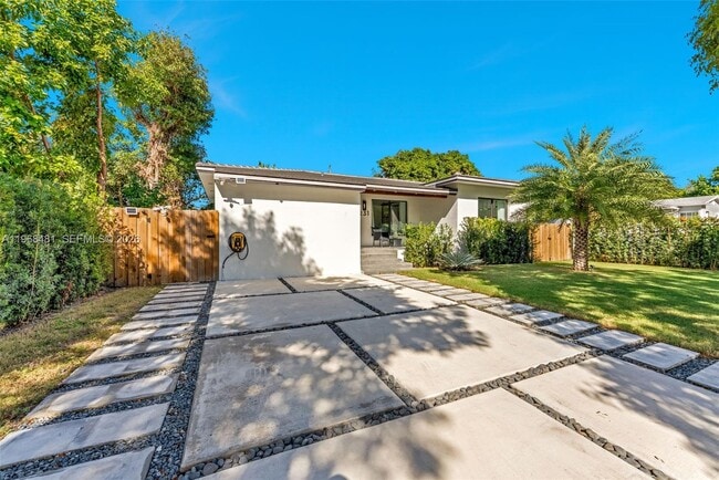 Photo - 231 NE 45th St