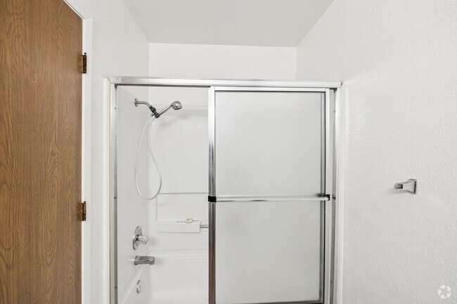 1BR, 1BA - 550SF - Bathroom