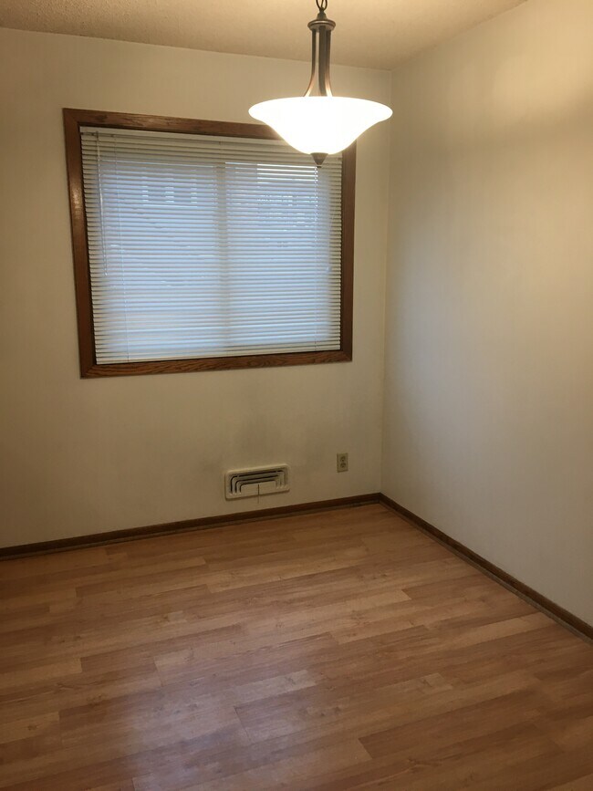 Kitchen dinette - 322 3rd Ave SE Unit 322