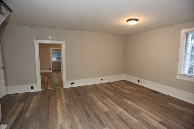 Photo - 634 W Bell St