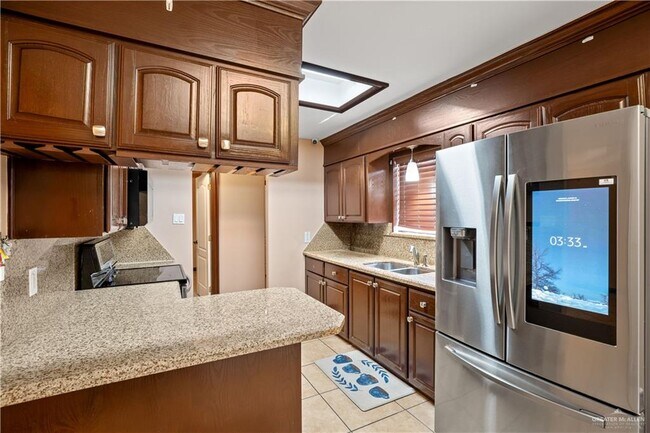 Photo - 20 Silverado Dr E