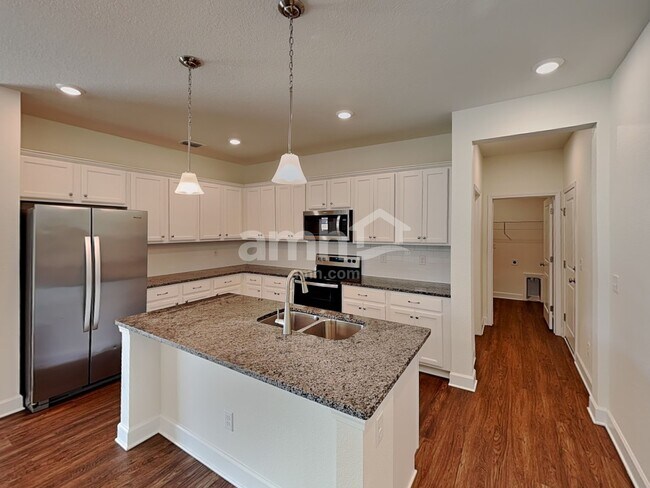 Photo - 378 Sandstone Dr