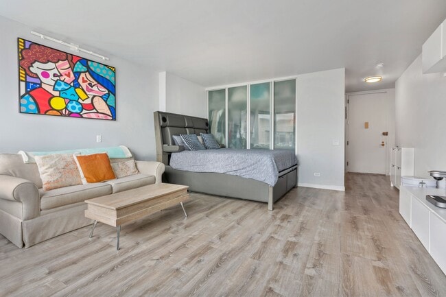 Photo - 500 W 43rd St