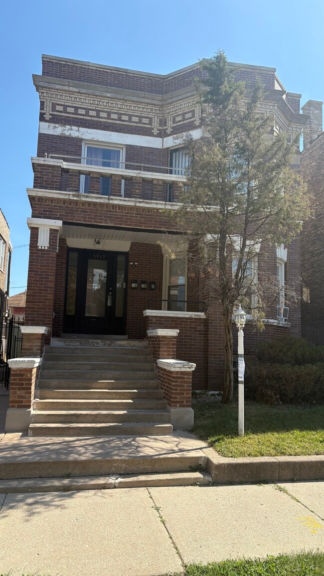 Building Photo - 7917 S Peoria St Unit Garden