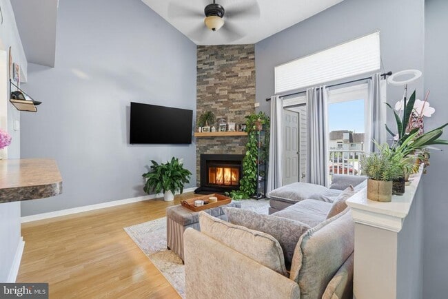 Photo - 1310 Roberts Way