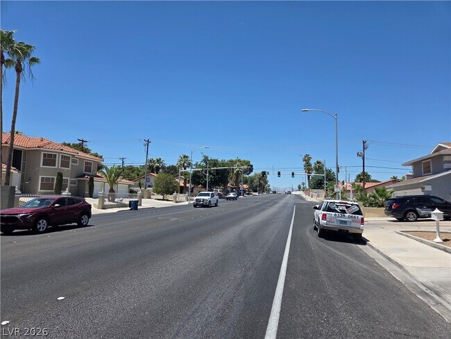 Photo - 3013 W Oakey Blvd