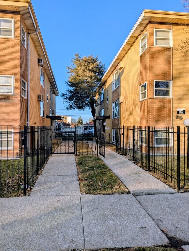 Photo - 406 E 109th St Unit 2N