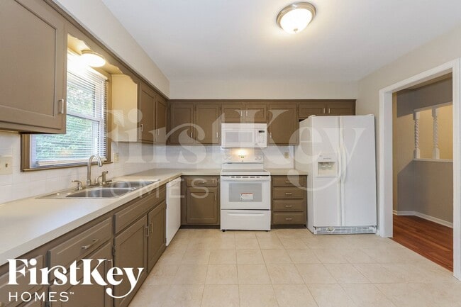 Photo - 909 NE 81st St