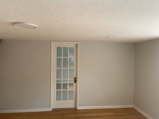 Photo - 1037 Cornwall St