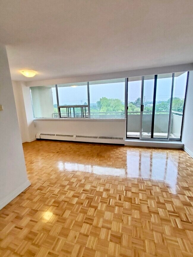 Living / Dining Area - Dixie Meadows