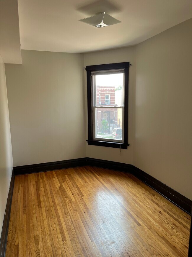 Photo - 1439 N Ridgeway Ave Unidad 2nd FL