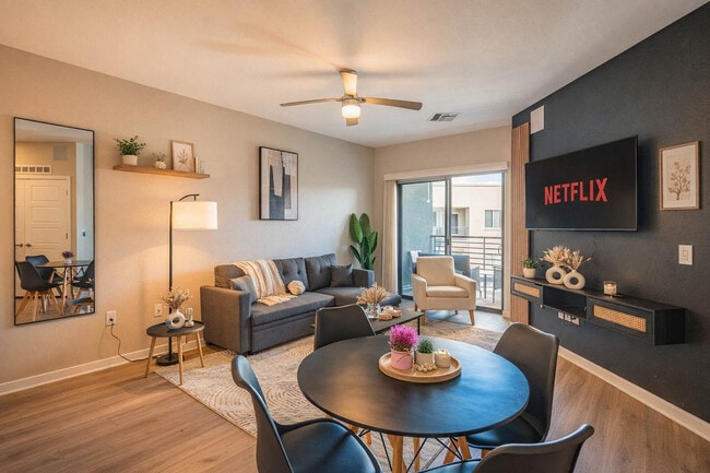 Building Photo - 777 E Stella Ln