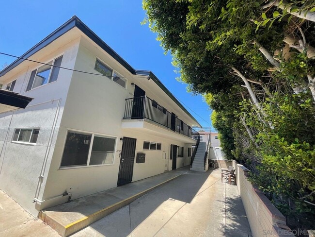 Building Photo - 2254.5 Garnet Ave Rental
