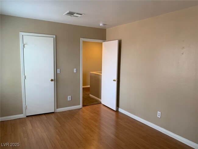 Building Photo - 9541 Paradise Rd Rental