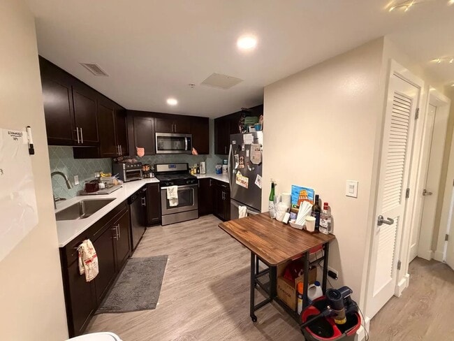Photo - 1323 W Morse Ave Unit 410