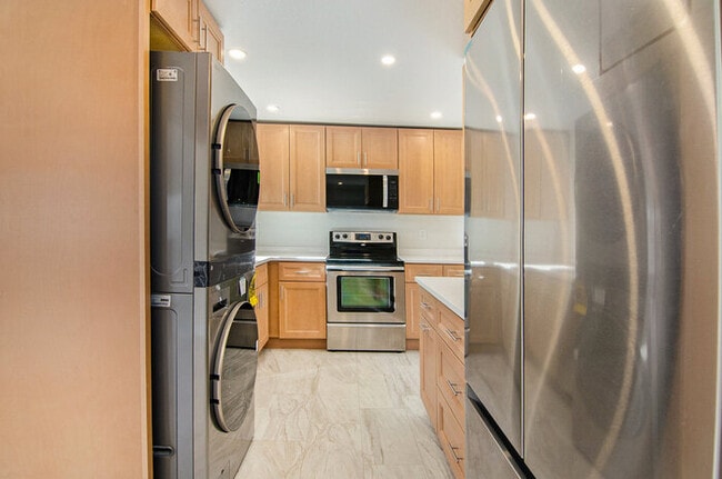 Photo - 105 S Kendall St