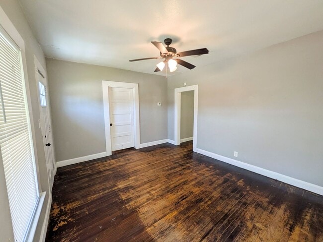 Photo - 1102 Dallas St