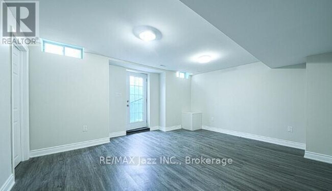 Photo - 1350 Aldergrove Dr Unit Lower