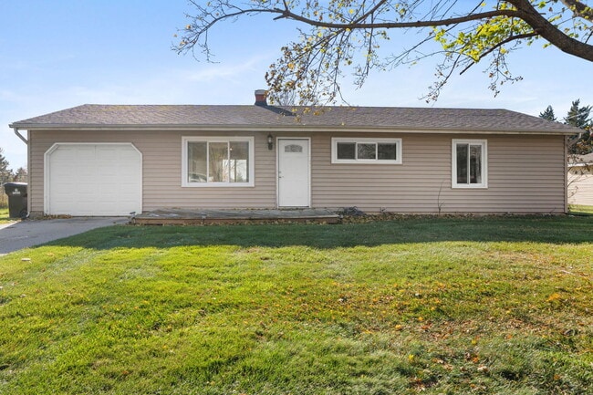 Building Photo - 5011-5013 Three Oaks Rd