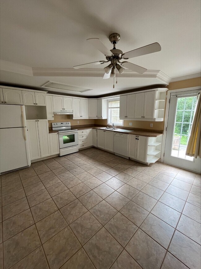 Building Photo - 960 Meadow Ave Unit 960