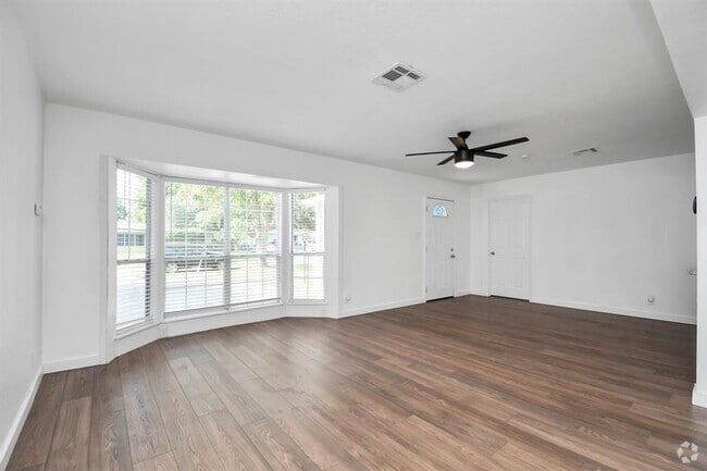 Building Photo - 2713 John St Rental