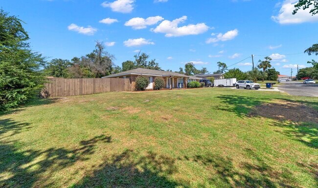 Photo - 1018 W 12th St