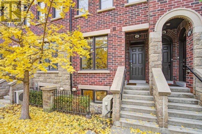 Photo - 140 Broadview Ave