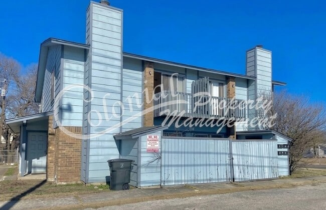 Building Photo - AVAILABLE NOW!