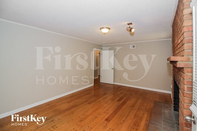 Photo - 2693 Satellite St