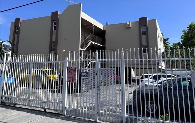 Building Photo - 652 NW 3rd St Unit 306 Rental