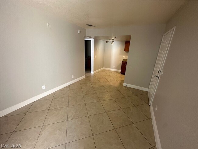 4200 S Valley View Blvd Unit 1051