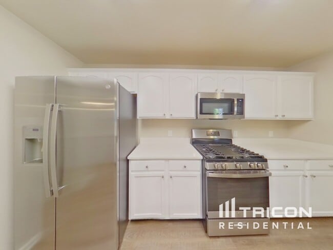 Photo - 1332 Waterlily Lane