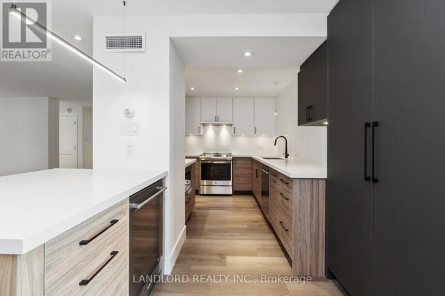 Photo - 278 Bloor St E Unité 705