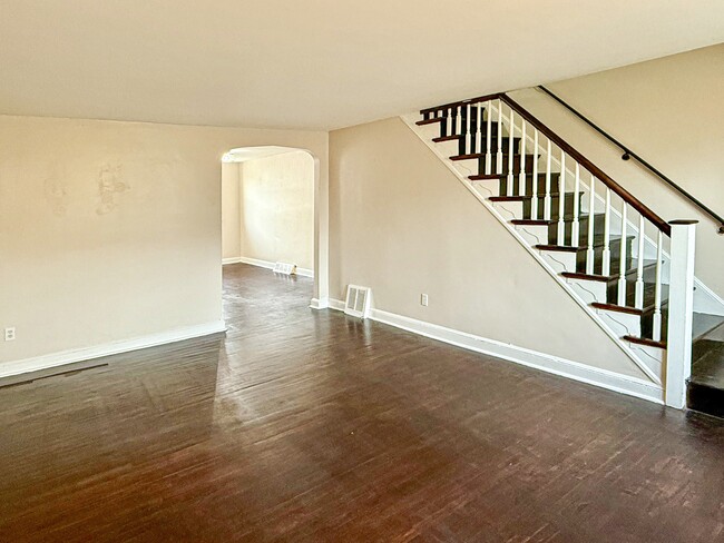 Sala de estar - 116 W Berkley Ave