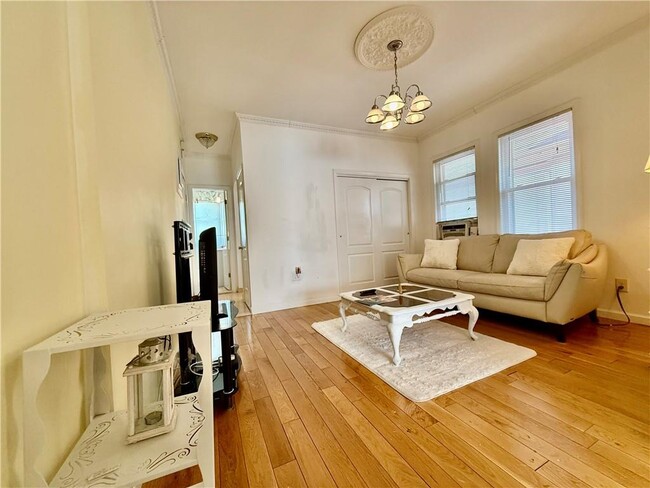 Building Photo - 1793 W 11th St. Unit 2