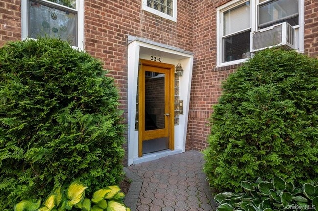 33 E Grand St Unit C2C