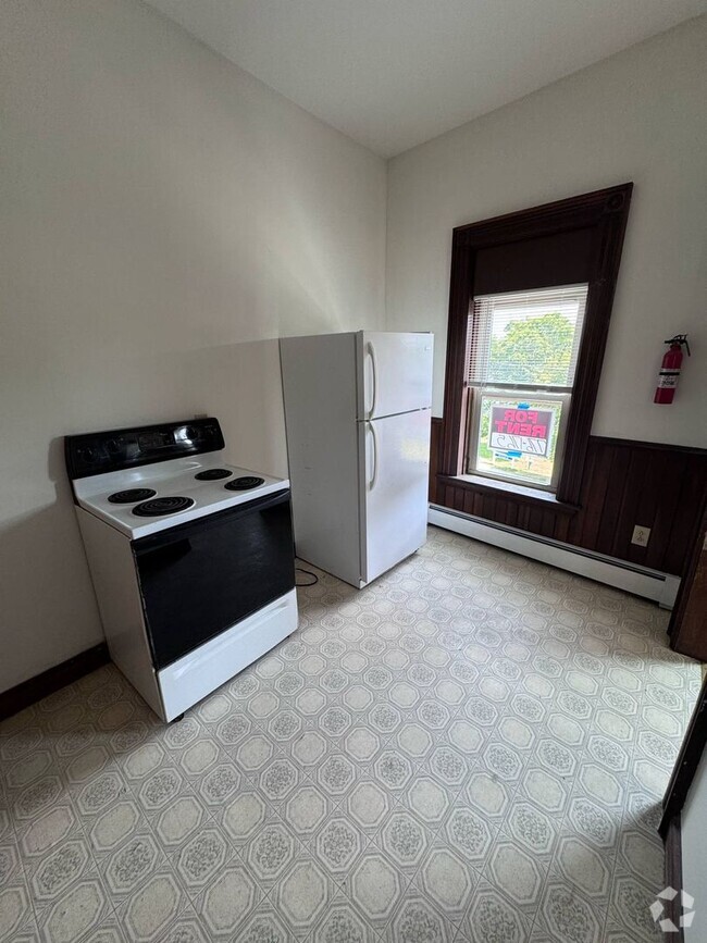 Building Photo - 2 Main St Unit One Bed on Main St Rental