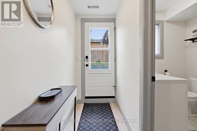 Photo - 27 Aldborough Ave