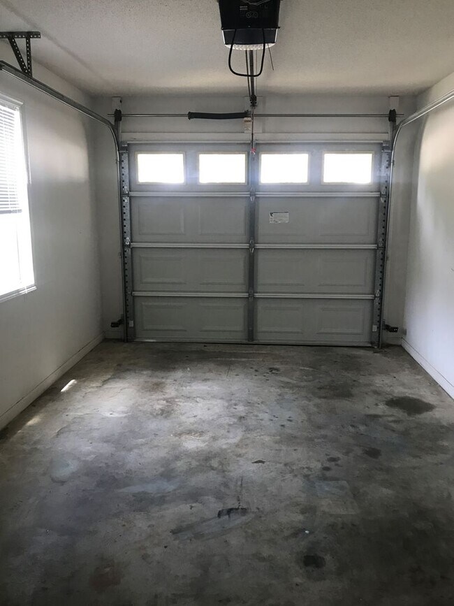 Photo - Foxhill Commons - 3 Car Garage