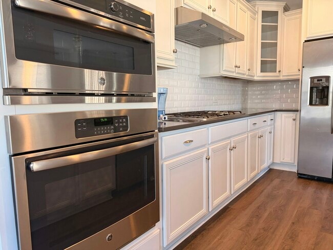 Photo - 6258 Cloverdale Dr