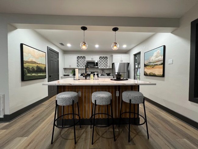 Eleven600 - Eleven600 Apartments