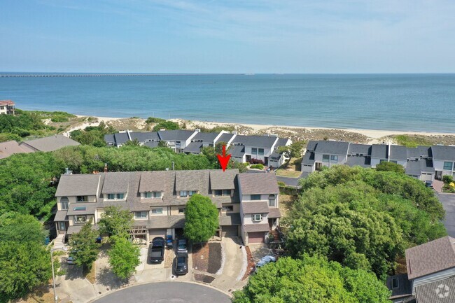 Building Photo - Ready NOW! 1 Block from the Bay! Pet Frien... Rental