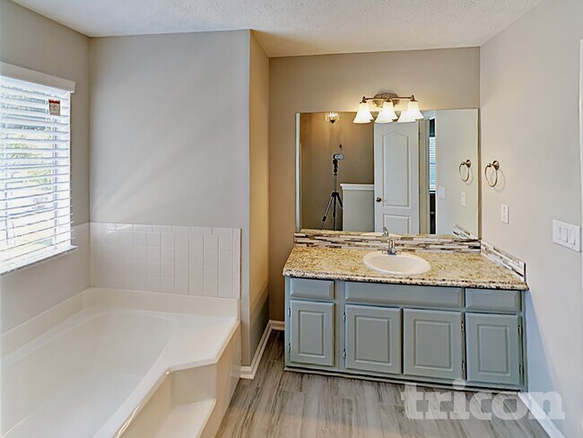 12310 Riviera Dr