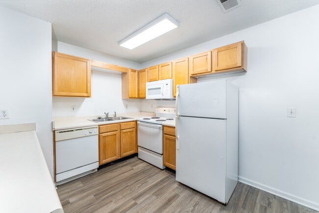 Kitchen - Reynolds Place Apartments