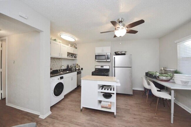 Photo - 2401 Manor Rd Unit 132A