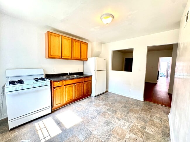 Photo - 2432 Etting St