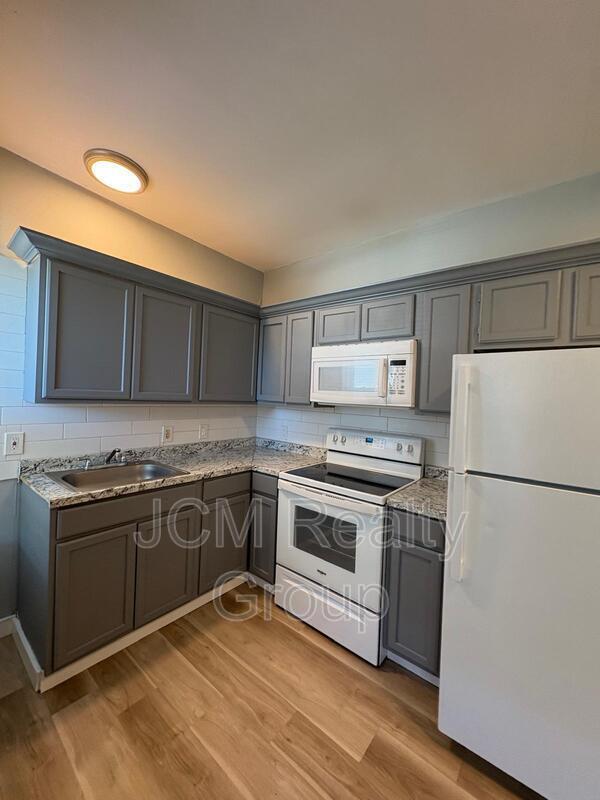 Building Photo - 56 Johnson St Unit 15 / 3rd Floor Rental